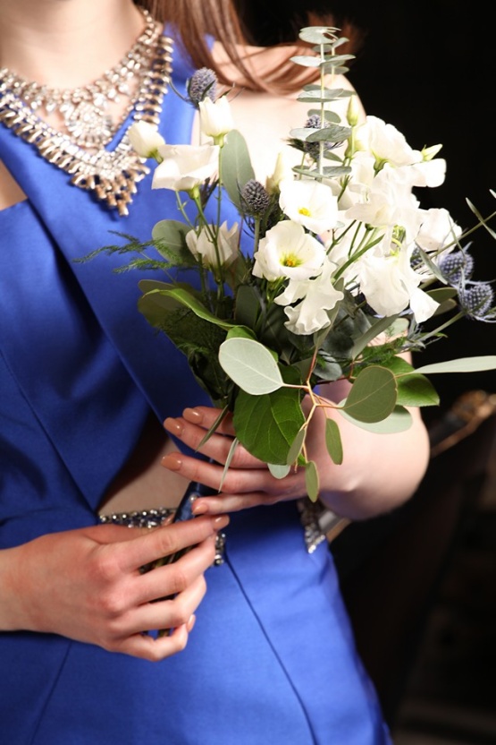 132 Medium Handheld Bouquet